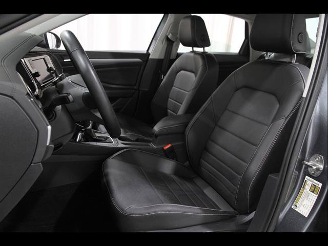 Used 2023 Volkswagen Jetta SE FWD image 5