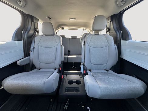 Used 2025 Toyota Sienna LE w/ LE Plus Package image 13