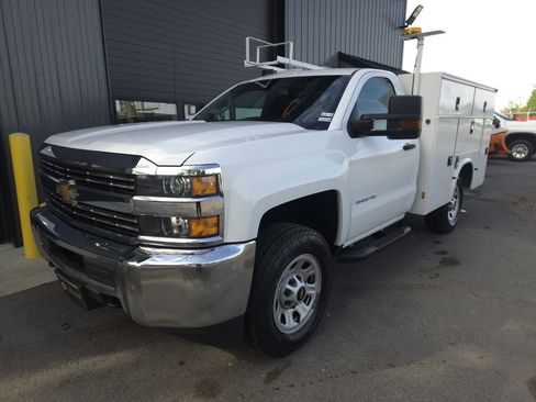 Used 2018 Chevrolet Silverado 3500 W/T AWD/4WD image 2