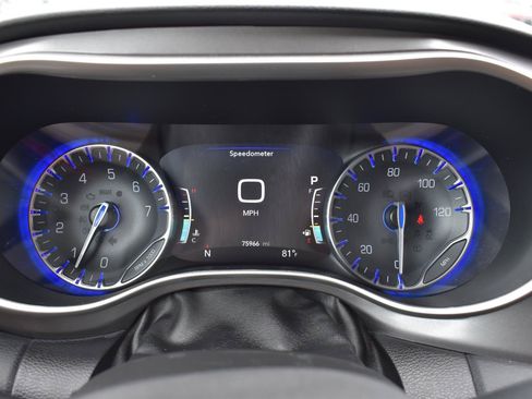 Used 2023 Chrysler Pacifica Touring-L FWD image 29
