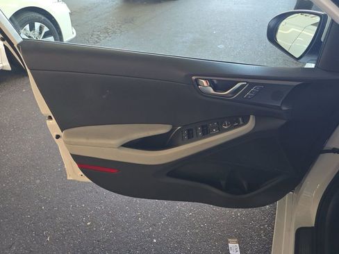 Used 2022 Hyundai Ioniq Limited image 11