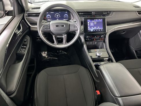 Used 2023 Jeep Grand Cherokee Laredo AWD/4WD image 20