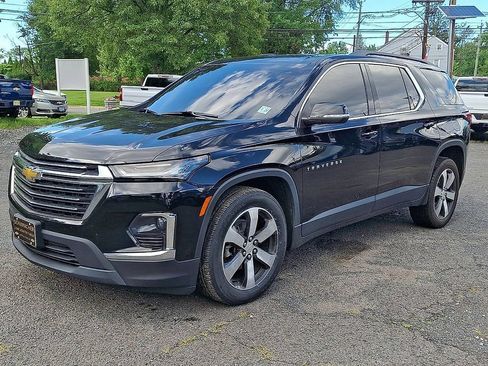 Certified 2023 Chevrolet Traverse LT w/ LT Premium Package AWD/4WD image 3