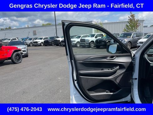 Certified 2023 Jeep Grand Cherokee Laredo w/ Luxury Tech Group I AWD/4WD image 45