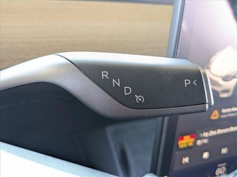 Used 2024 Tesla Model Y Long Range RWD image 12