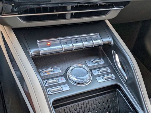 New 2025 Lincoln Nautilus Premier image 16