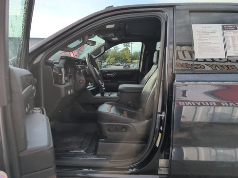 Used 2023 GMC Sierra 1500 AT4 w/ Technology Package AWD/4WD image 10