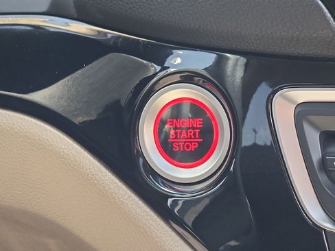 Used 2016 Honda Pilot Touring image 19