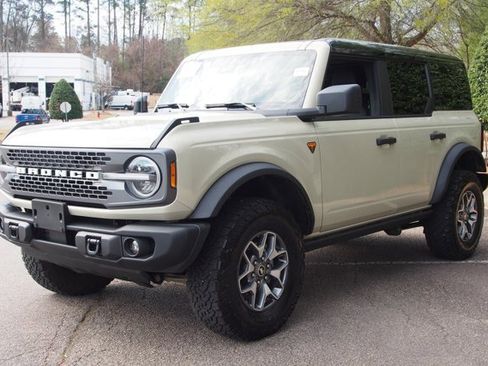 Certified 2025 Ford Bronco Badlands AWD/4WD image 3