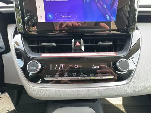 Used 2025 Toyota Corolla LE FWD image 18