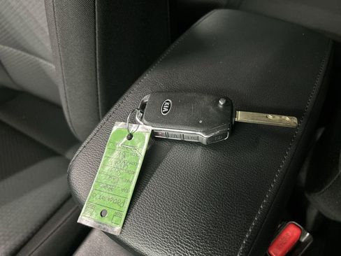 Used 2020 Kia Soul LX image 12