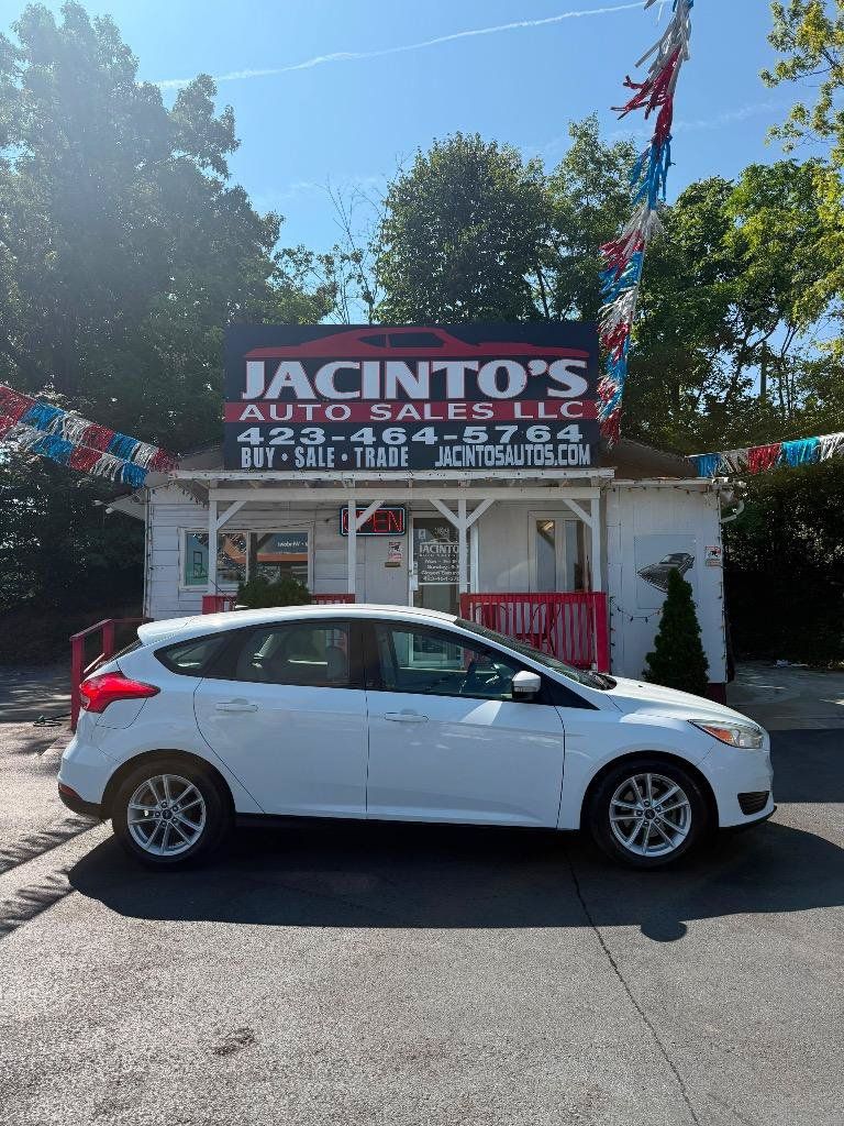 Used 2017 Ford Focus SE FWD image 1