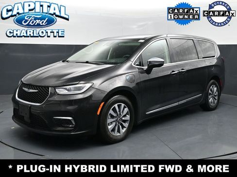 Used 2023 Chrysler Pacifica Limited FWD image 2