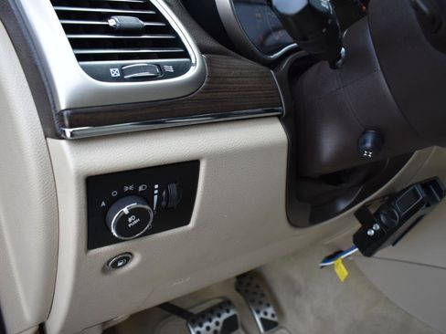 Used 2014 Jeep Grand Cherokee Overland w/ Advanced Technology Group image 42