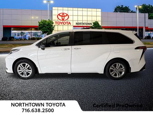Used 2023 Toyota Sienna XSE w/ XSE Plus Package image 2