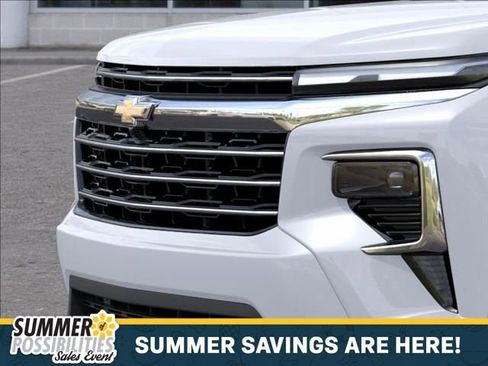 New 2026 Chevrolet Traverse LT w/ Sun and Wheel Package AWD/4WD image 13