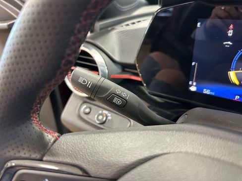 Used 2025 Chevrolet Trax RS w/ Driver Confidence Package image 19