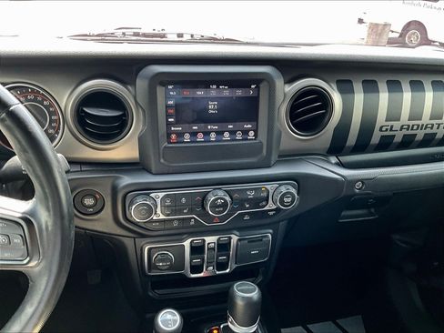 Used 2020 Jeep Gladiator Sport w/ Quick Order Package 24S AWD/4WD image 12