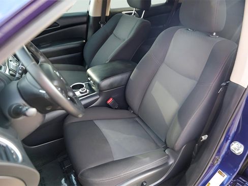 Used 2020 Nissan Pathfinder SV image 10