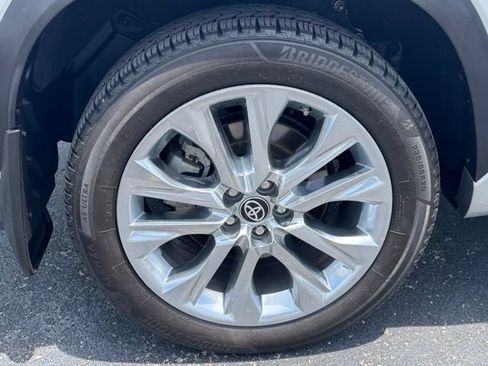 Used 2023 Toyota Highlander Limited AWD/4WD image 6