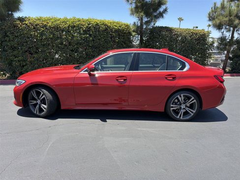 Used 2022 BMW 330i Sedan w/ Driving Assistance Package RWD image 3
