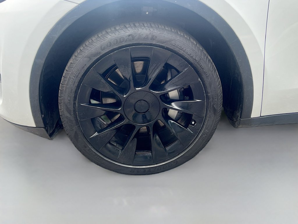 Used 2025 Tesla Model Y Long Range RWD image 33