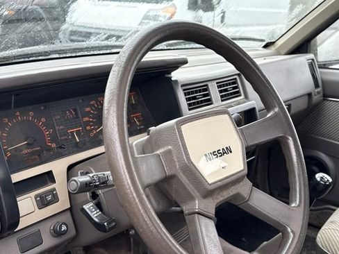 Used 1987 Nissan Pickup SE image 21