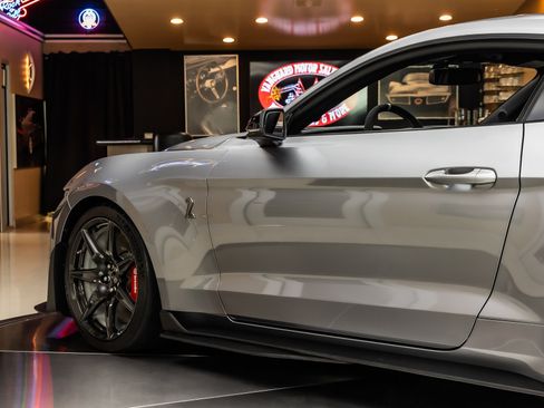 Used 2020 Ford Mustang Shelby GT500 w/ Carbon Fiber Track Pack RWD image 33
