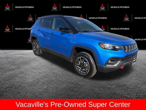 Used 2025 Jeep Compass Trailhawk AWD/4WD image 1