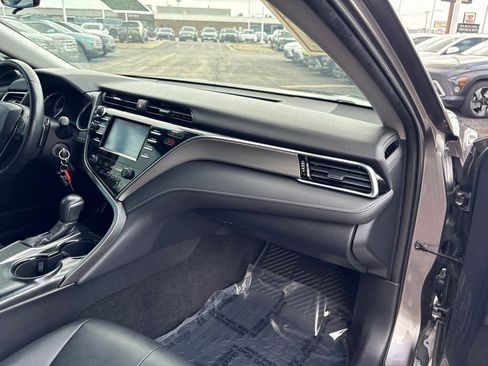Used 2018 Toyota Camry SE FWD image 34