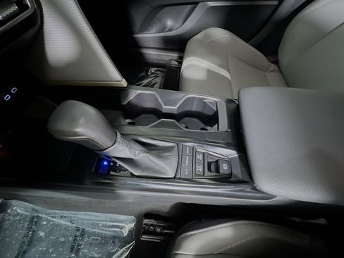 Used 2025 Toyota Camry SE image 25