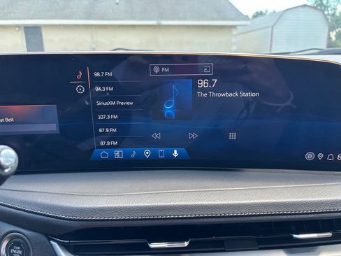 Used 2025 Cadillac XT4 Premium Luxury FWD image 31