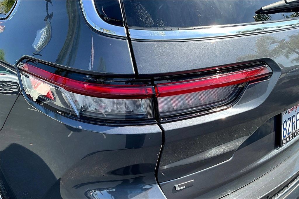 Used 2021 Jeep Grand Cherokee L Limited RWD image 23