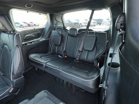 Used 2025 Chrysler Pacifica Limited FWD image 20