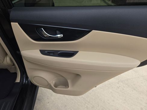 Used 2017 Nissan Rogue SL w/ SL Premium Package FWD image 25
