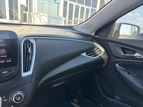 Used 2022 Chevrolet Malibu LT FWD image 21