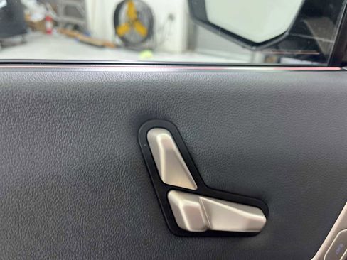 Used 2023 BMW iX xDrive50 w/ Sport Package image 14