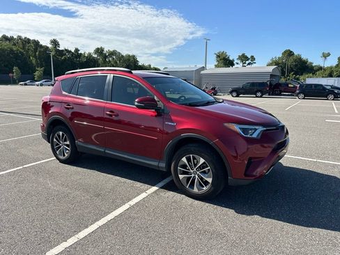 Used 2018 Toyota RAV4 LE w/ Carpet Mat Package AWD/4WD image 2