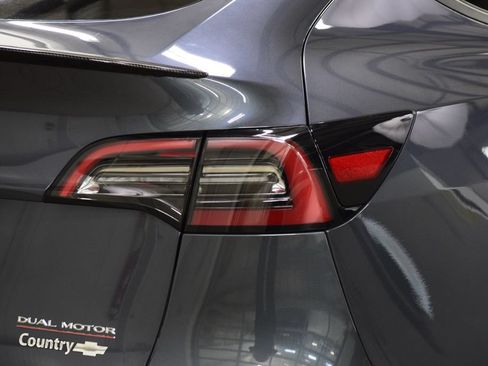 Used 2022 Tesla Model Y Performance AWD/4WD image 18