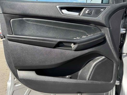 Used 2021 Ford Edge Titanium image 23