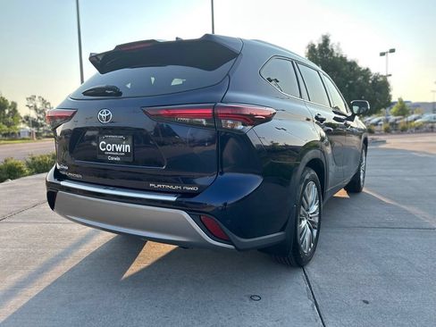 Used 2025 Toyota Highlander Platinum AWD/4WD image 8
