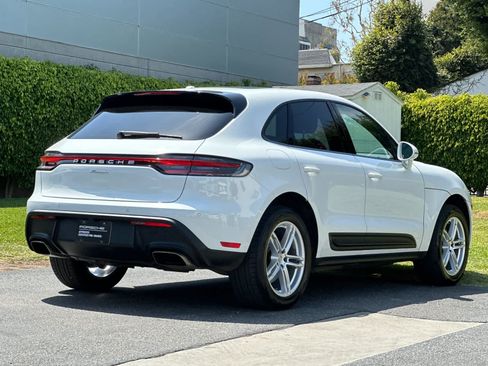 Certified 2025 Porsche Macan AWD/4WD image 8