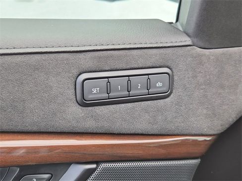 Used 2020 Cadillac Escalade ESV Premium Luxury image 25