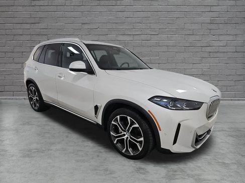Used 2025 BMW X5 xDrive40i w/ Parking Assistance Package AWD/4WD image 3
