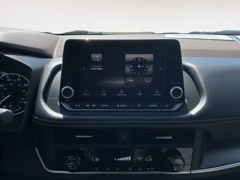 Used 2023 Nissan Rogue SV FWD image 8