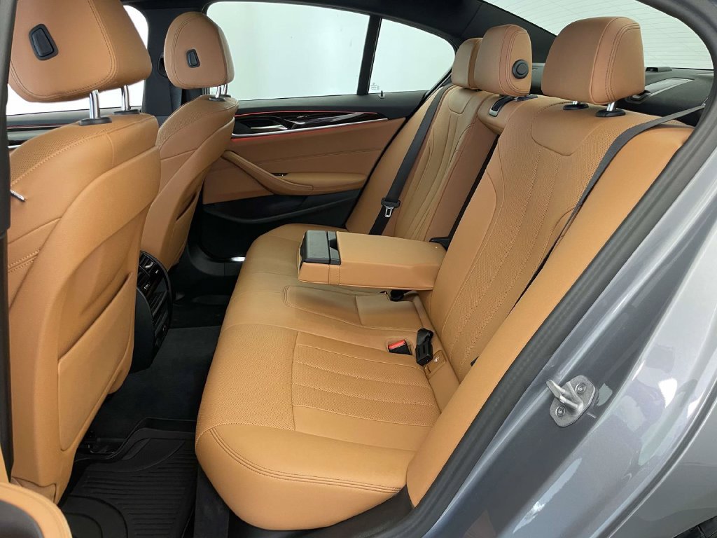 Used 2023 BMW 530e xDrive w/ Convenience Package AWD/4WD image 17