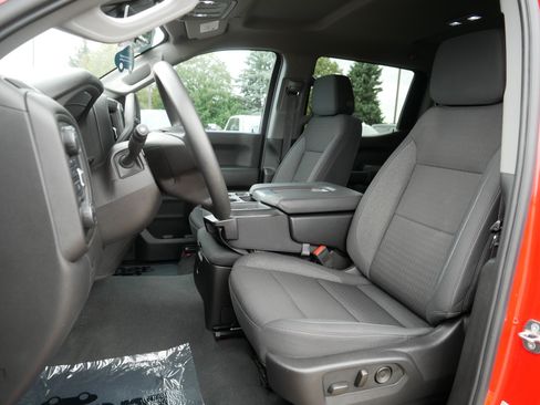 Certified 2024 Chevrolet Silverado 1500 Custom Trail Boss w/ Turbomax Blackout Package AWD/4WD image 33
