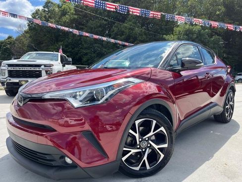 Used 2019 Toyota C-HR Limited FWD image 3