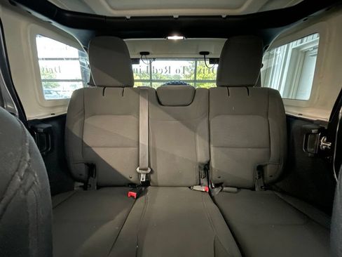 Used 2018 Jeep Wrangler Unlimited Sport S AWD/4WD image 28