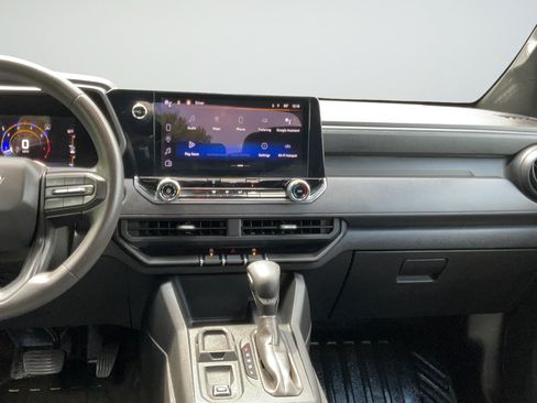 Used 2023 Chevrolet Colorado W/T RWD image 16